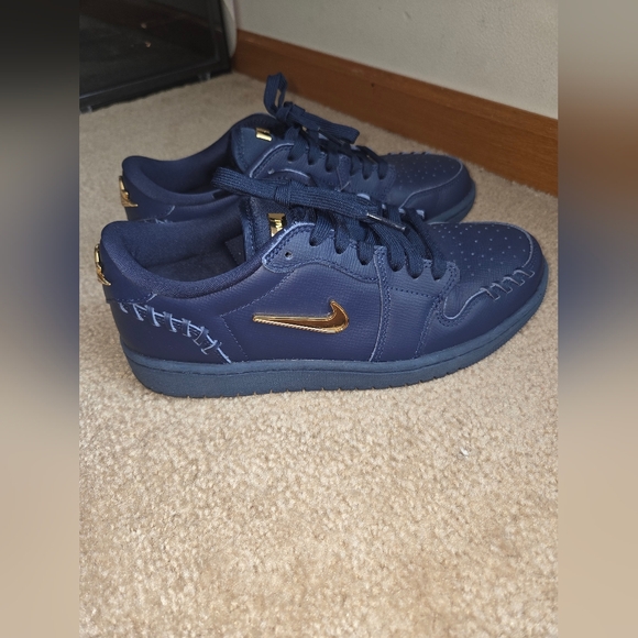 Air Jordan 1 Low Method Of Make Sneaker Size 8W - Picture 5 of 8